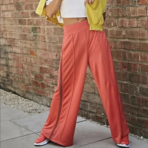 BNWOT Free People Movement Game Winner Side Stripe Pull On Wide Leg Pants - Picture 2 of 7